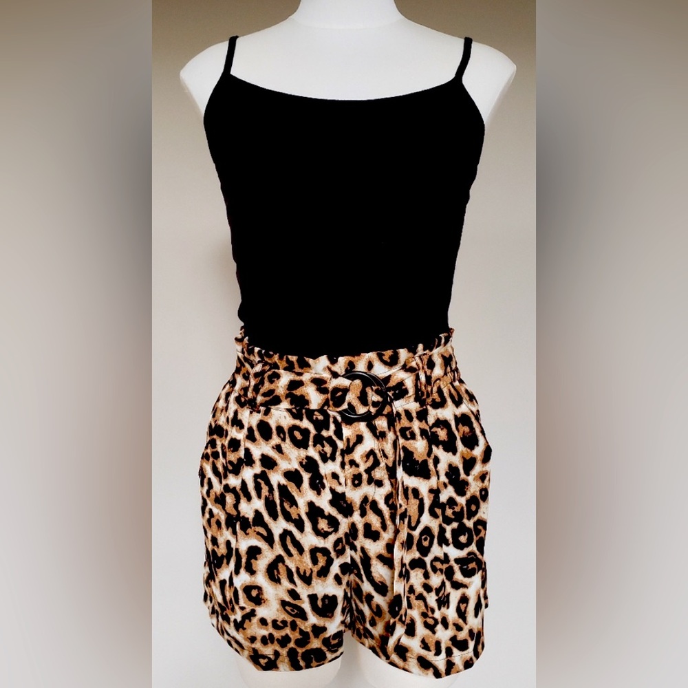 3/$30 Women’s leopard print shorts with belt Size M